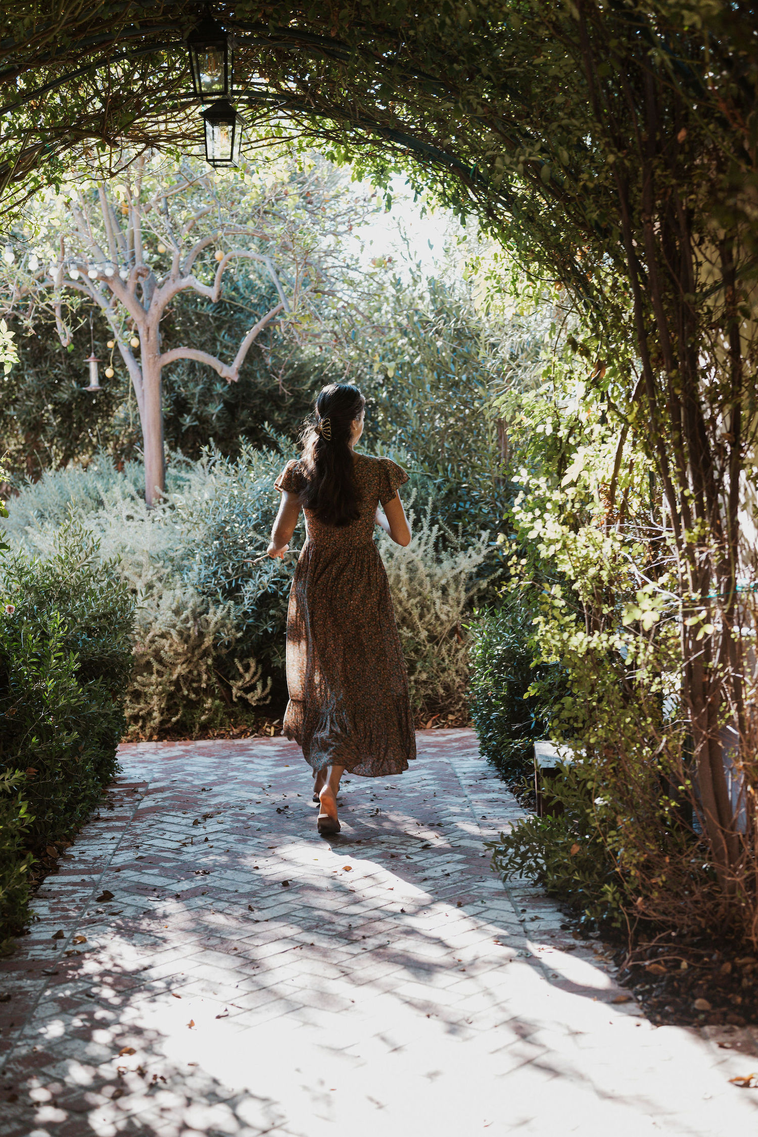 Laurel Gallucci, Sweet Laurel founder, Friendsgiving Brunch at Home in Los Angeles, garden