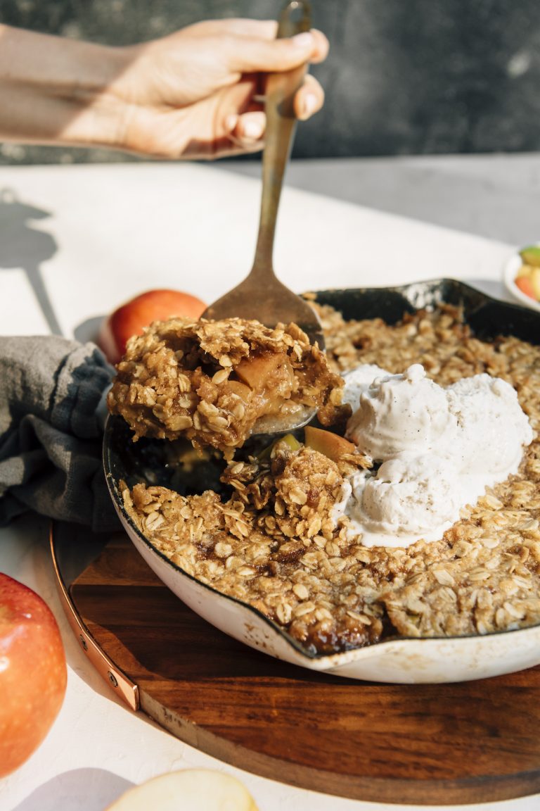 Brown Butter Bourbon Apple Crisp_best thanksgiving dessert for a crowd