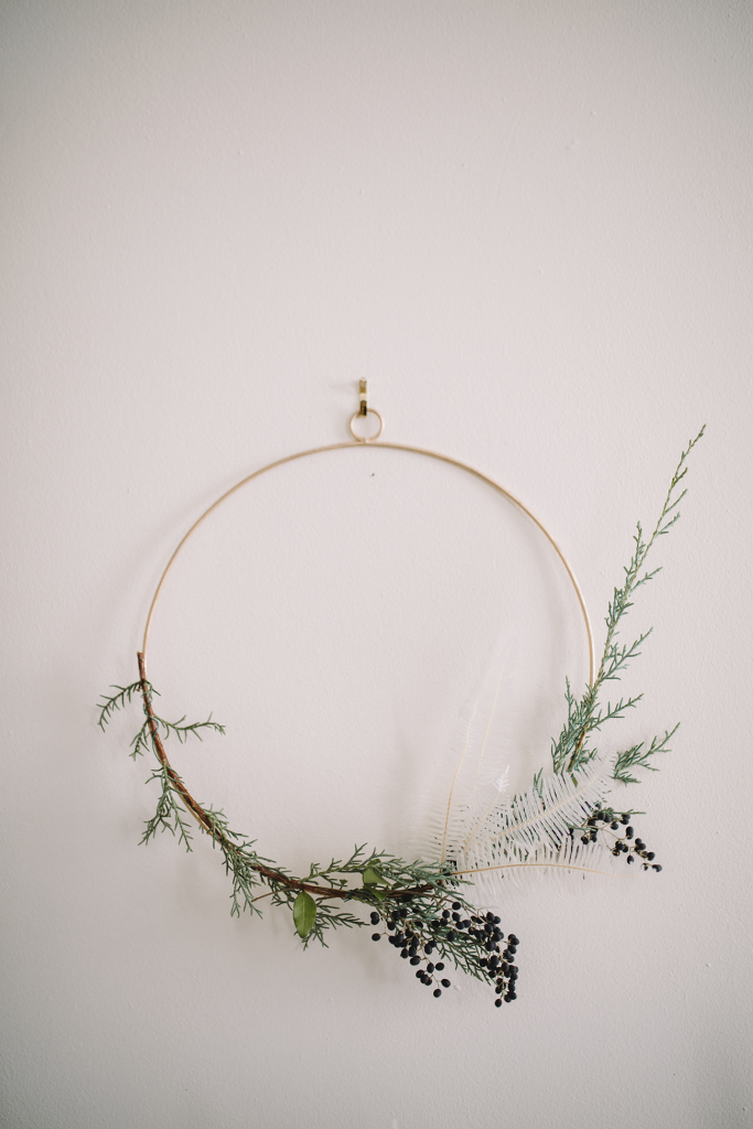 DIY minimal wreath