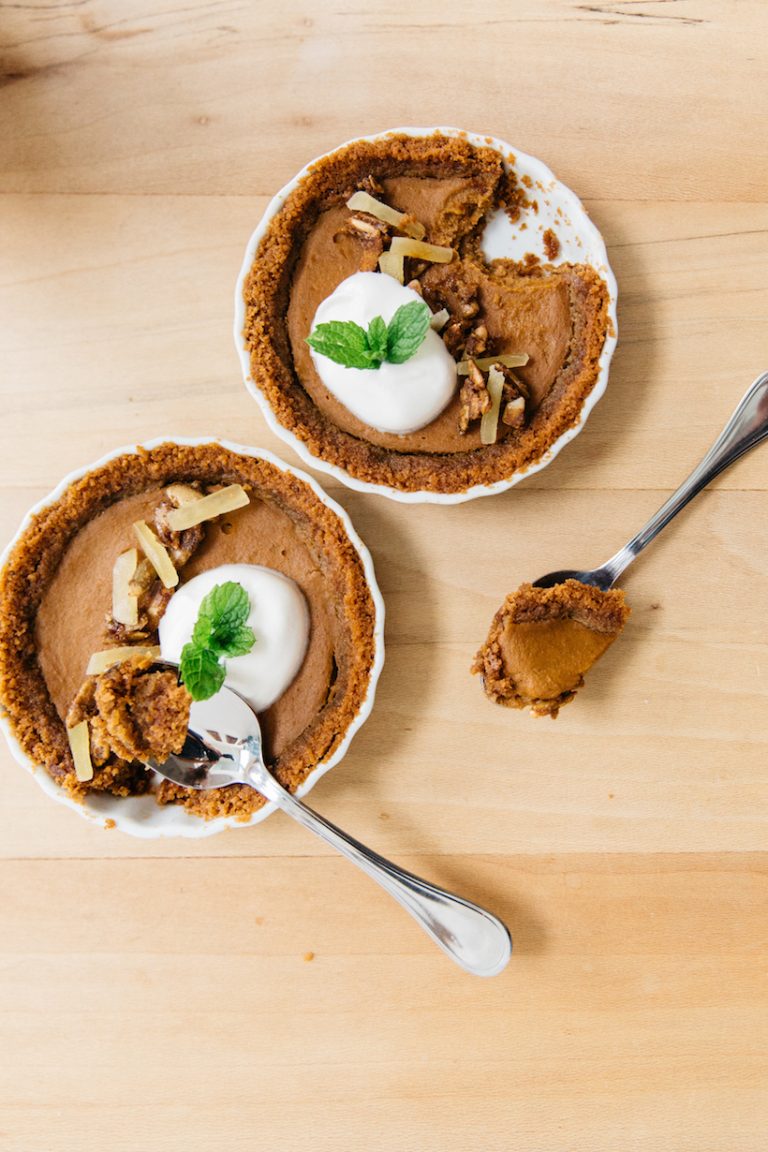 Mini Speculoos Pumpkin Tarts with Candied Pepitas_best thanksgiving dessert for a crowd