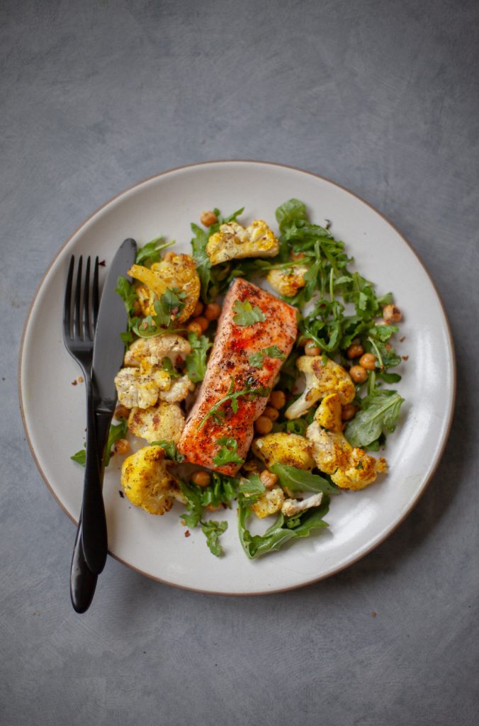 5-Minute Salmon with Curried Cauliflower and Spinach_healthy salmon recipes