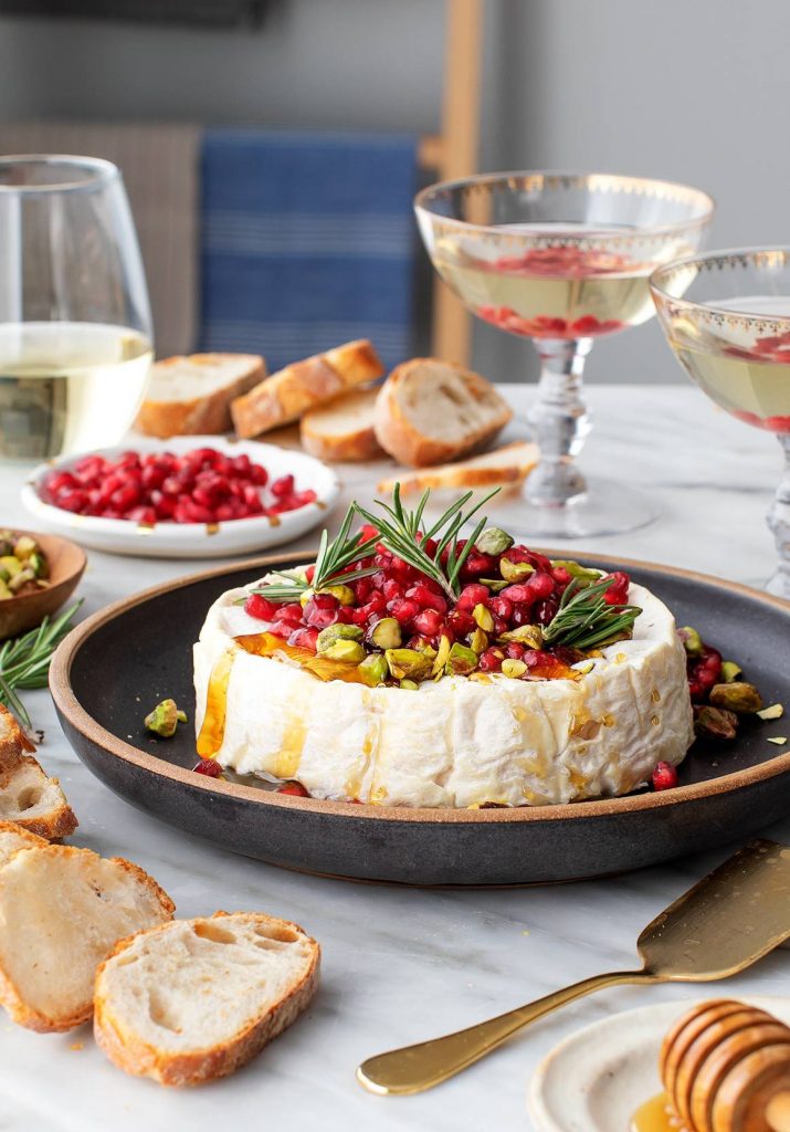 Baked Brie with Pomegranates_best baked brie recipes