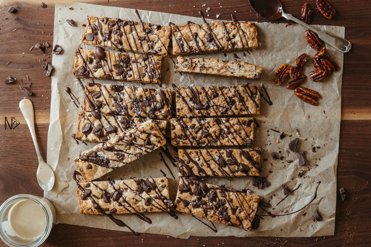 These Candied Pecan Chocolate Chip Cookie Bars Are a Must for Your Next Night In