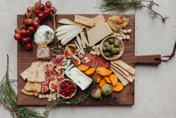 the best holiday charcuterie board ingredients