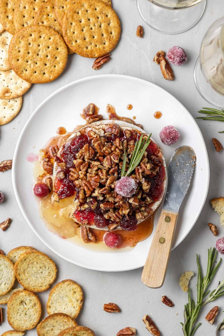 Baked Brie Recipe with Cranberries and Bourbon Pecans_best baked brie recipes