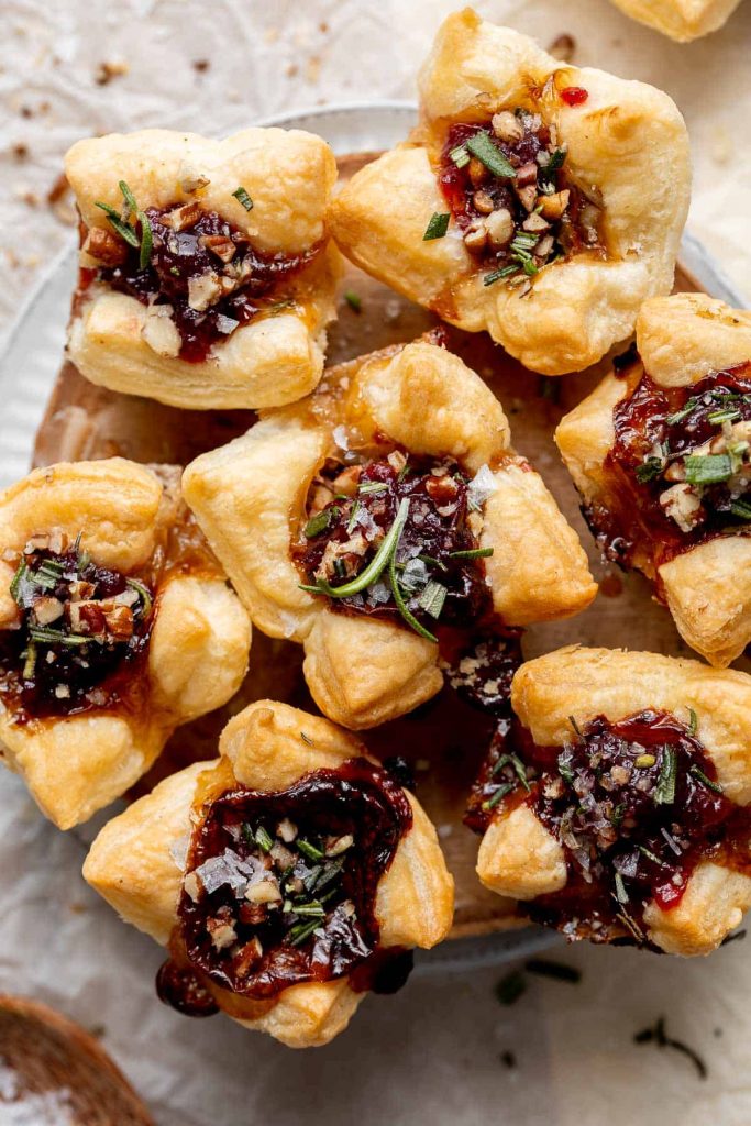 cranberry brie bites_best baked brie recipes