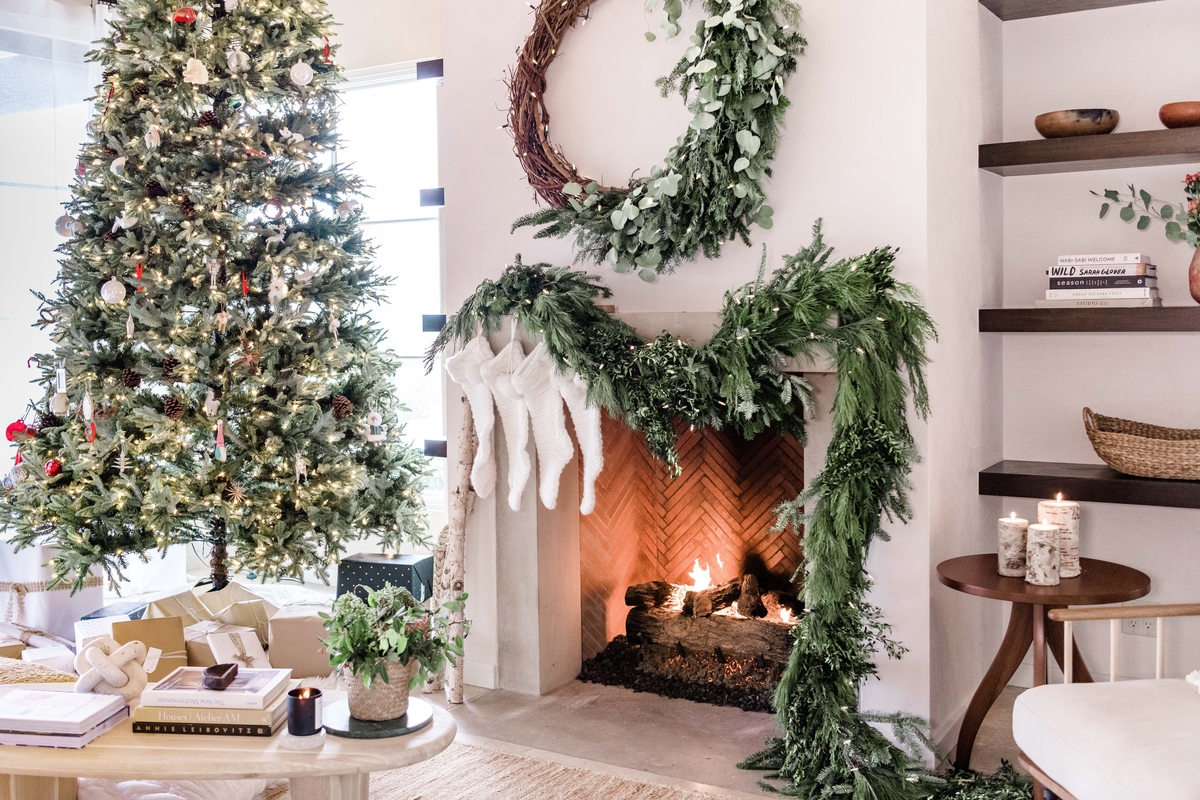 Apartment Christmas Décor: Tips for Making a Small Space Festive