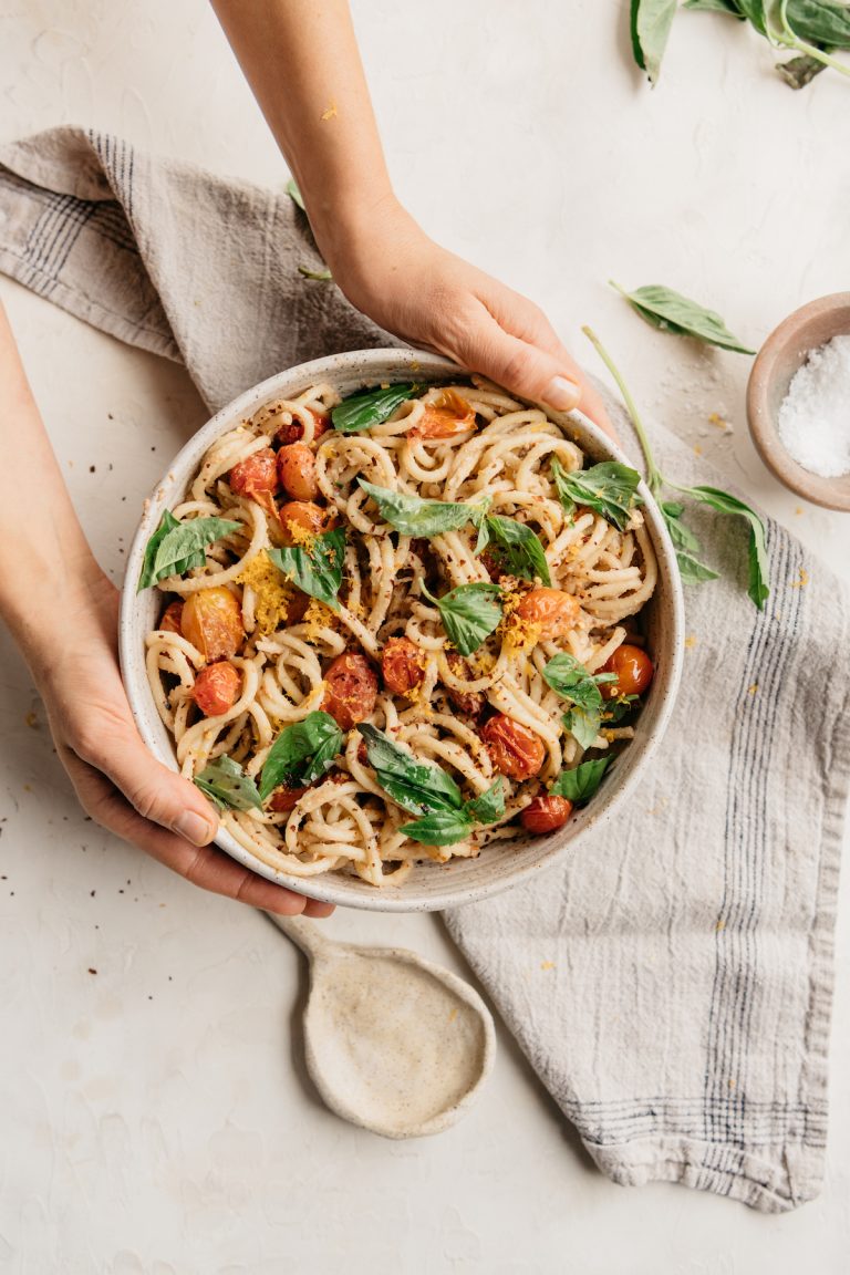 Creamy Vegan Pasta with Tomatoes and Basil
