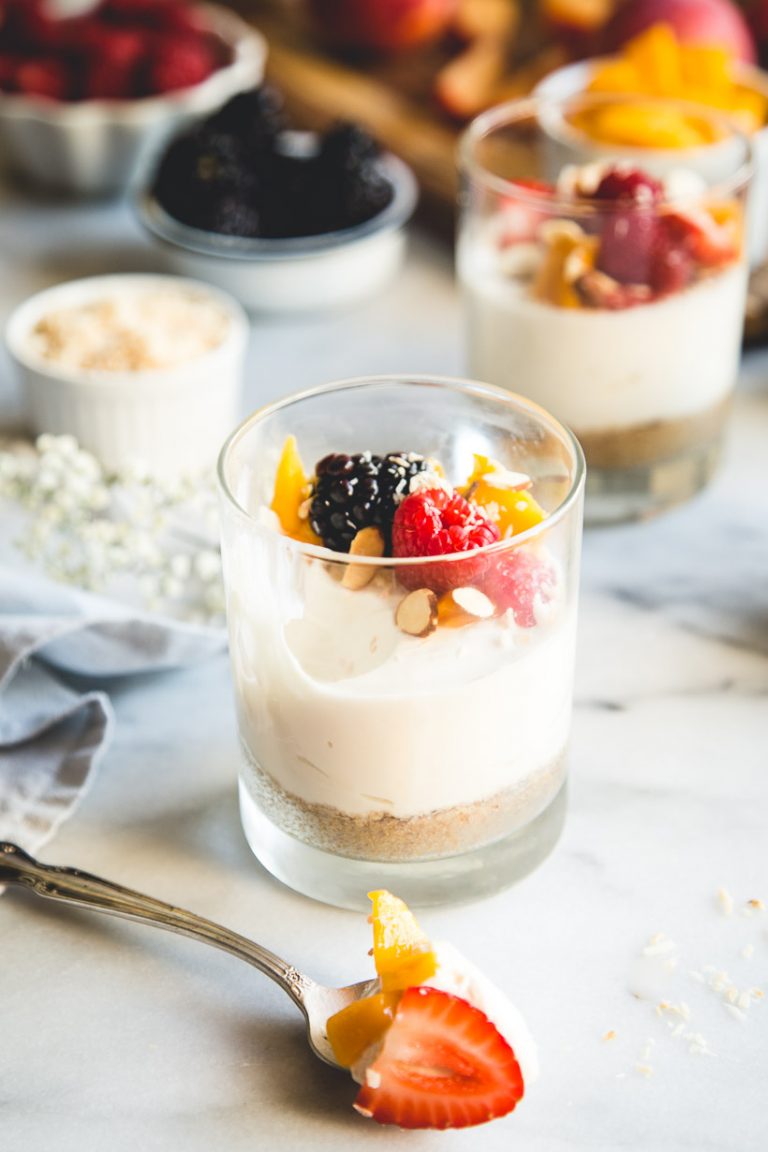 no-bake greek yogurt cheesecake cups