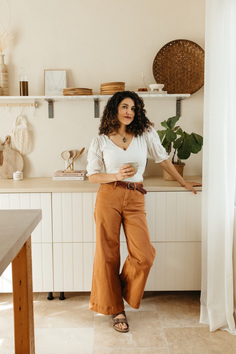 woman holding tea, how to be content