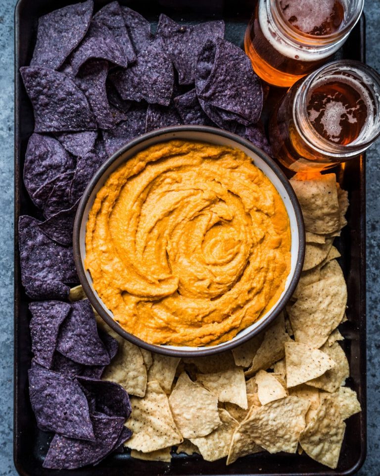 Dip instantáneo de coliflor y búfalo con queso