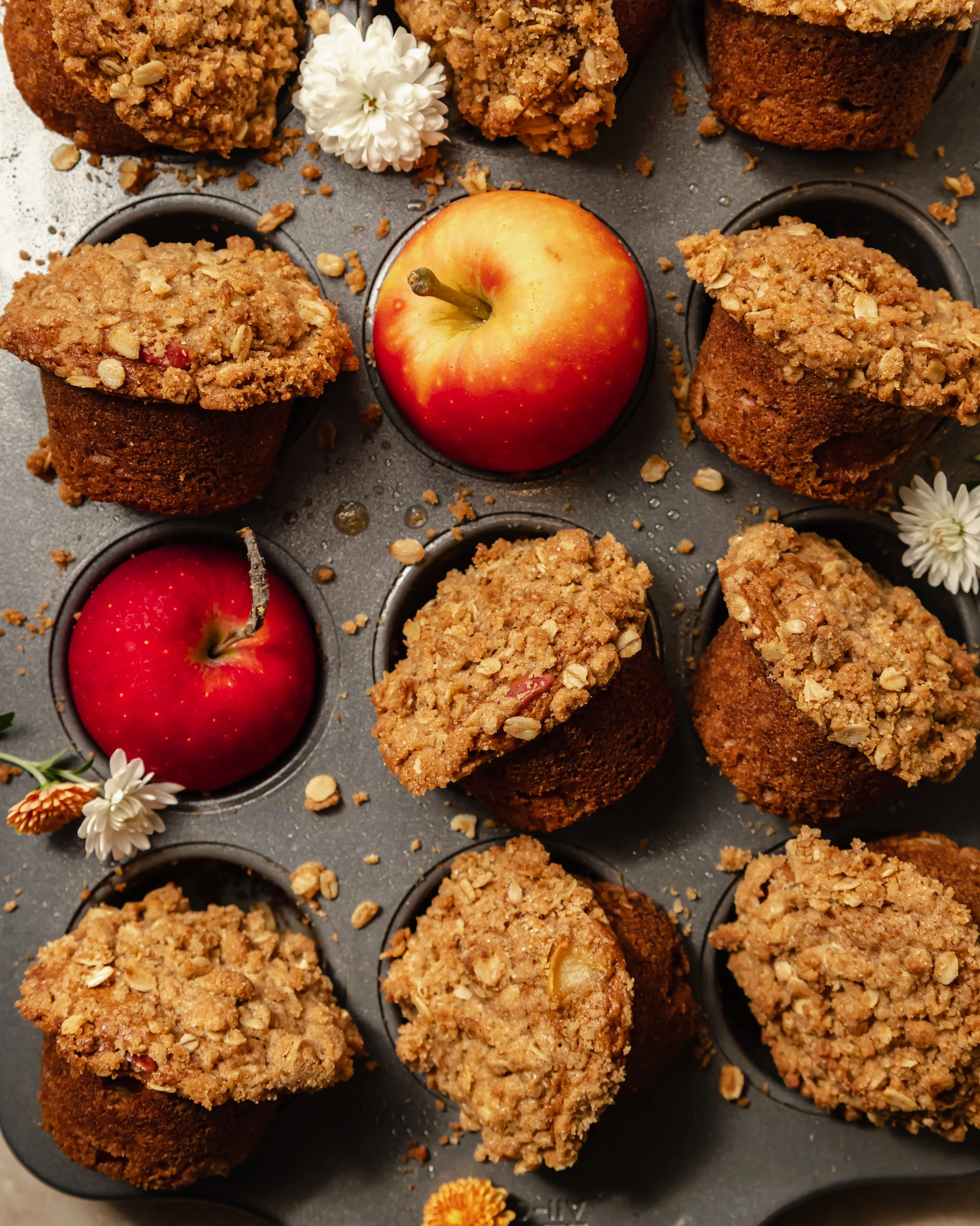 vegan apple crisp muffins