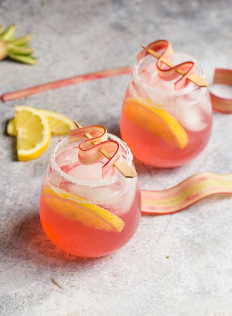 rhubarb lemon fizz cocktail