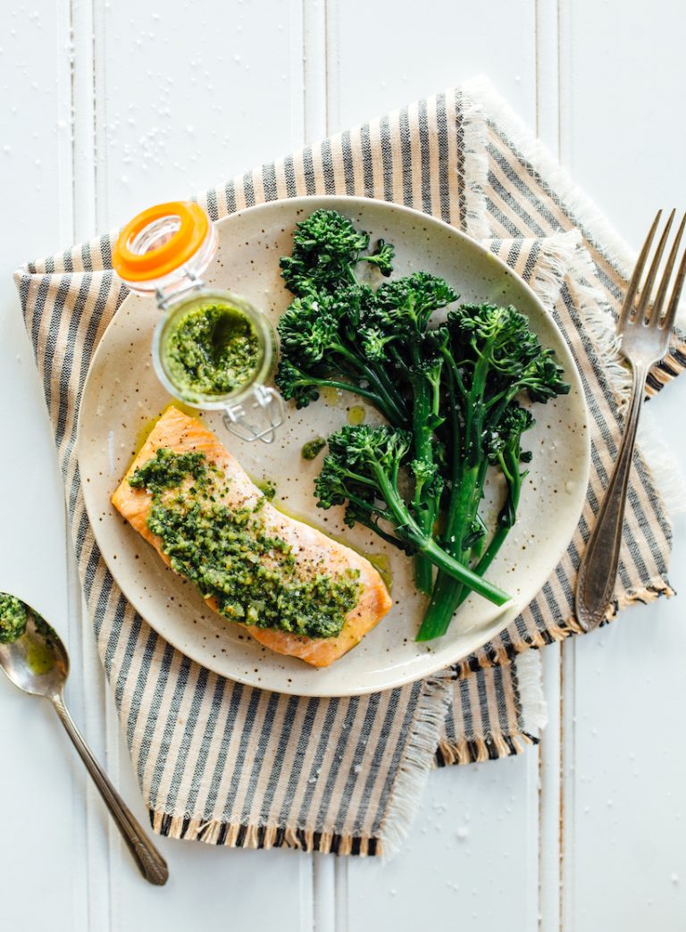 baked pesto salmon with broccolini