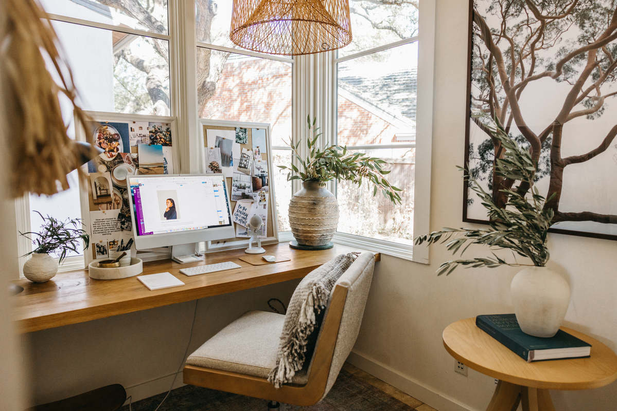 Office Desk Decor Ideas To Spruce Up Your Work Space