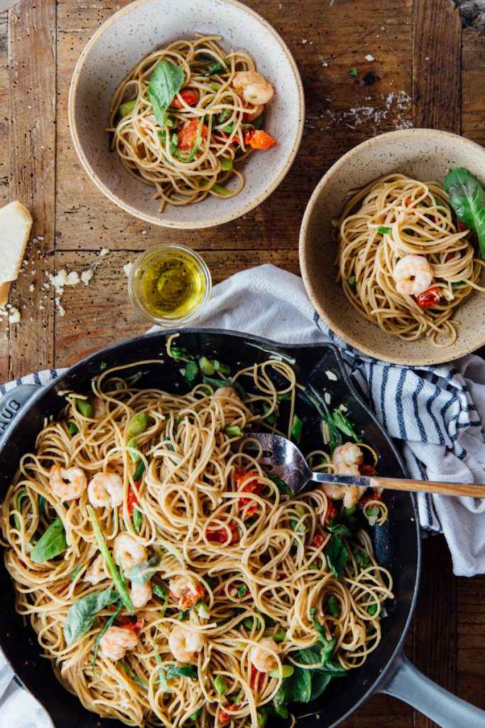 Spaghetti with Garlicky Shrimp, Asparagus, & Tomatoes_spring dinner ideas