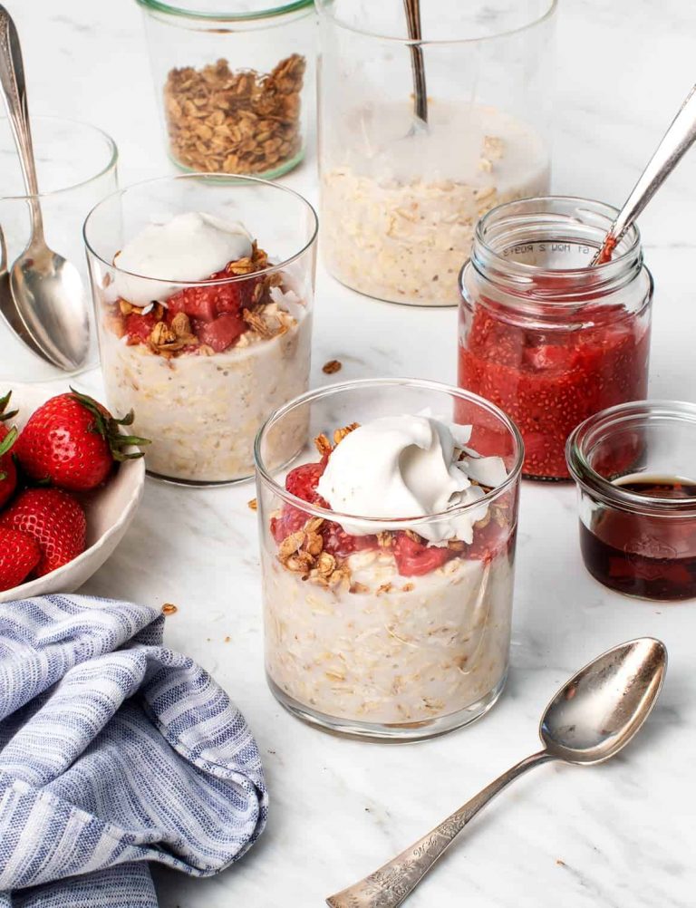 strawberry rhubarb chia overnight oat parfaits_how to use rhubarb