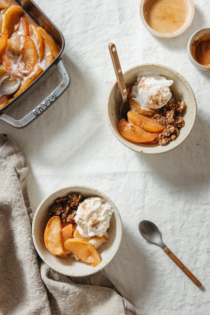 easy cinnamon baked apples_make ahead desserts 