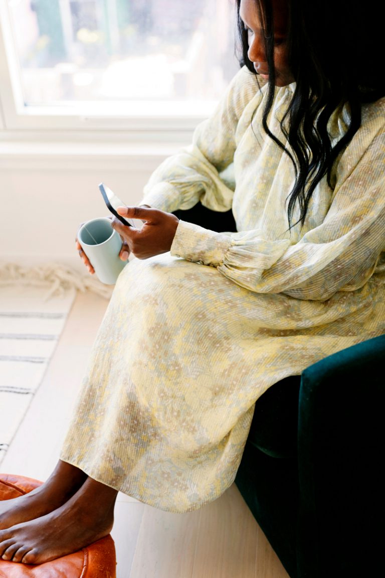 woman using phone, mindful weight loss