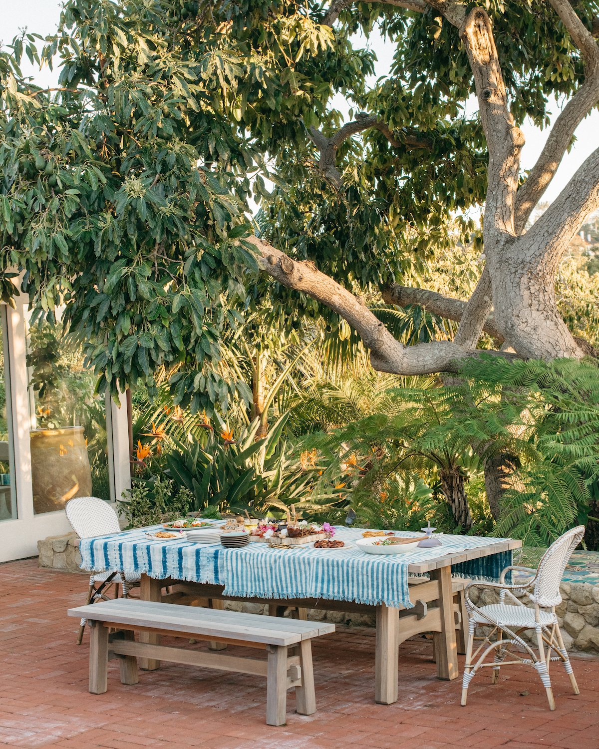 outdoor dinner party decor with mix and match tablecloths