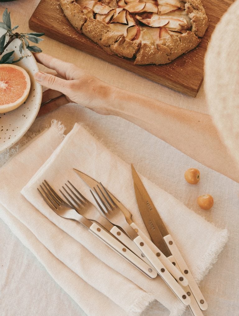 white saber cutlery set, grapefruit, breakfast
