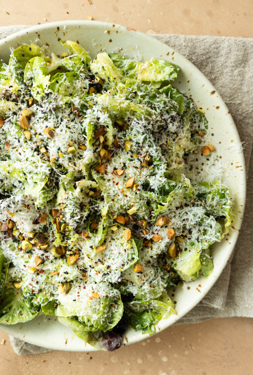 Green salad with sesame dressing