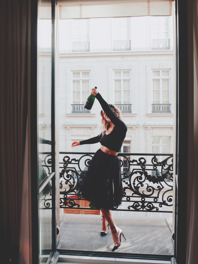 https://camillestyles.com/wp-content/uploads/2023/05/cropped-anna-kloots-paris-wine.jpg