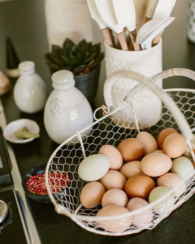 cropped-tiffani-thiessen-kitchen-eggs.jpeg