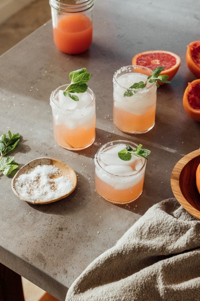 salty dog grapefruit seltzer cocktail