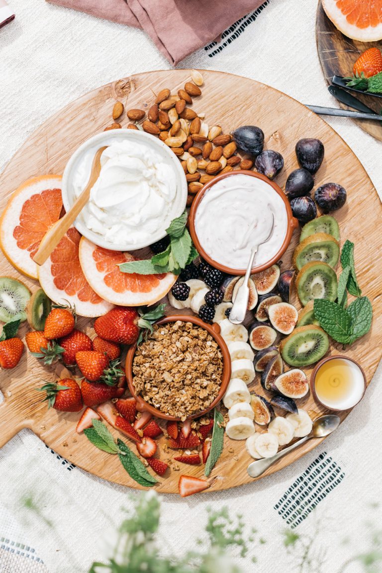 Breakfast granola yogurt grazing board.