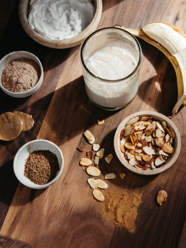 Plant-based protein pre-workout smoothie recipe.