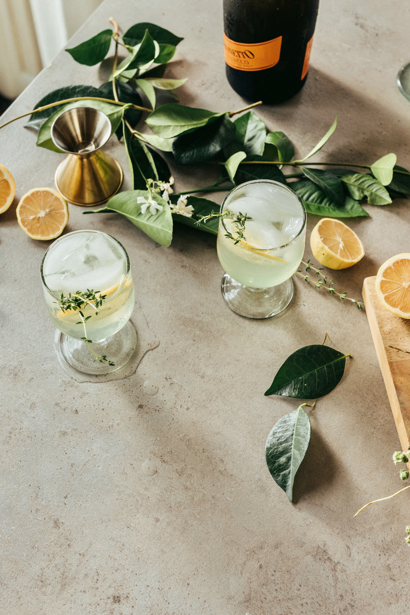best limoncello spritz cocktail recipe, lemons