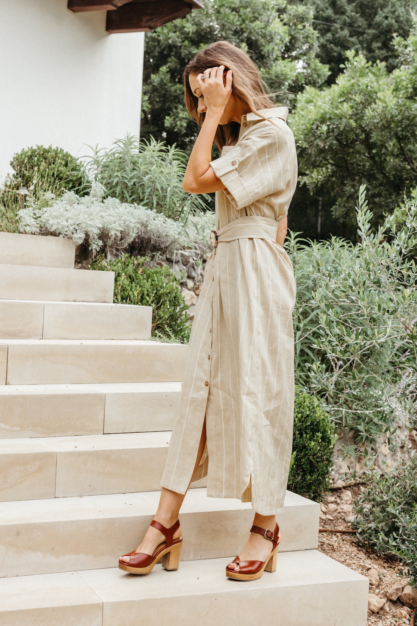 camille wearing a neutral linen shirt dress for picnic