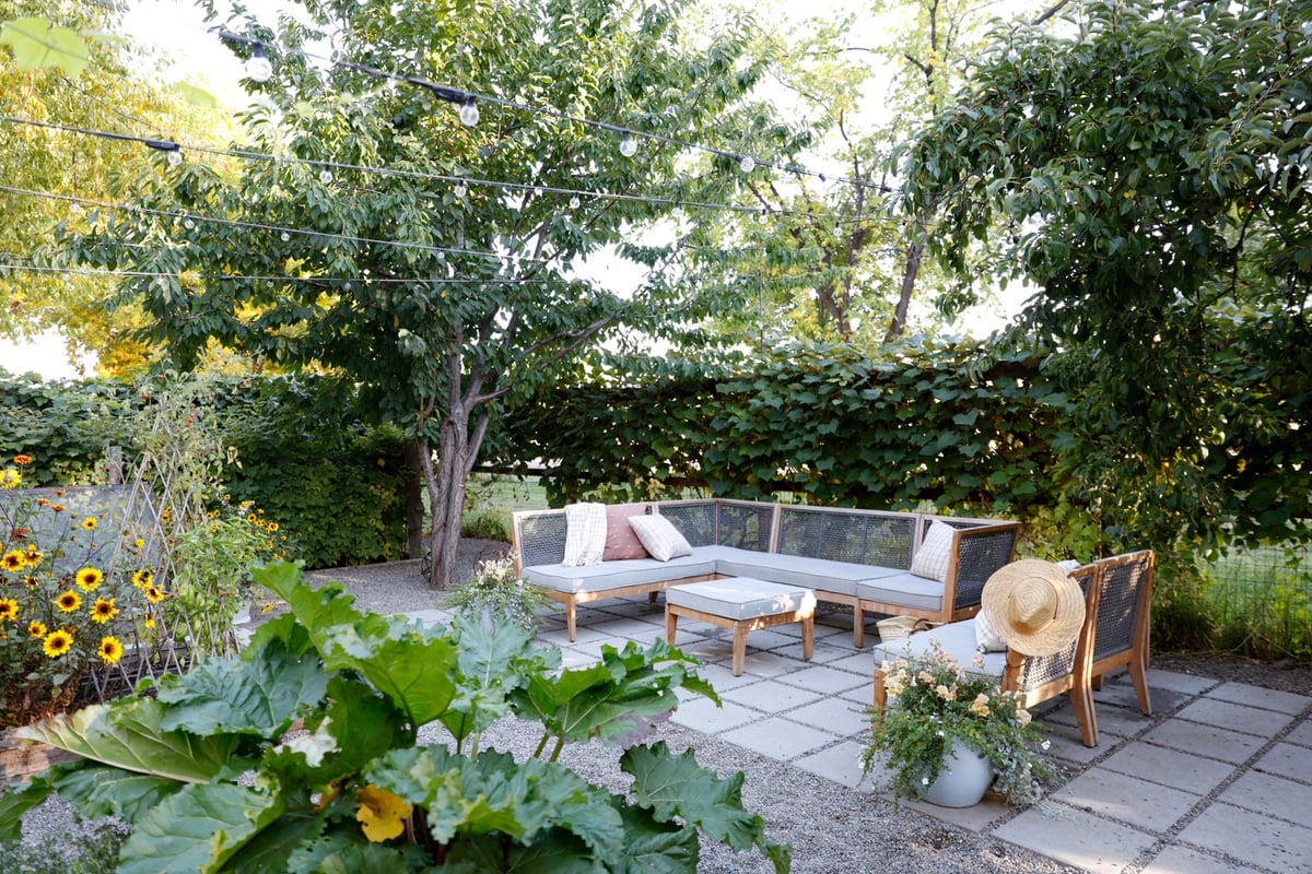 outdoor living room backyard design