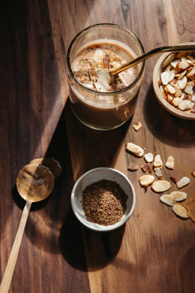 chocolate banana almond butter smoothie_summer breakfast ideas