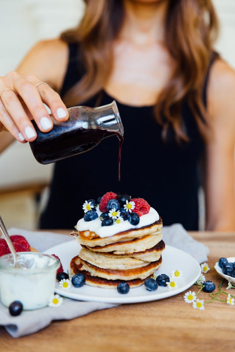 protein pancakes with blueberries & chia seeds