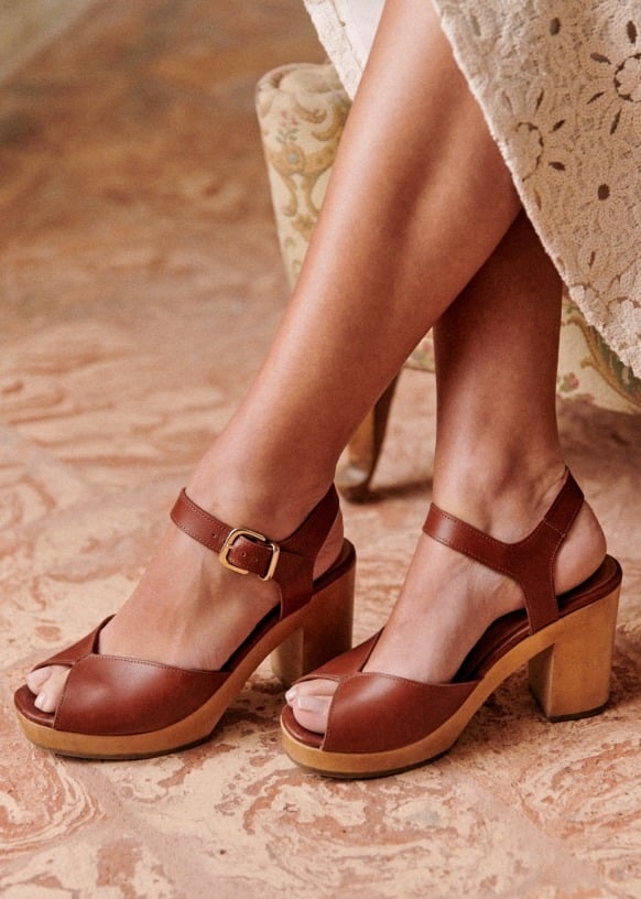 sezane natural heritage leather clogs