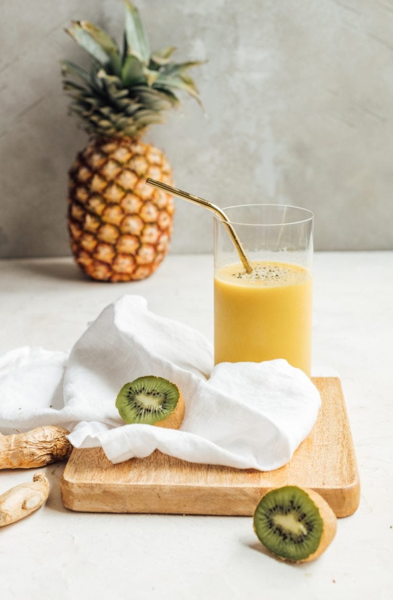 Tropical turmeric smoothie_high fiber breakfast