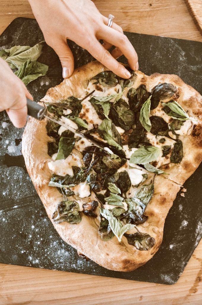 spinach and ricotta pizza with garlicky olive oil_beach dinner ideas