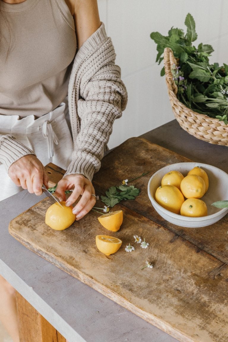 chopping lemons