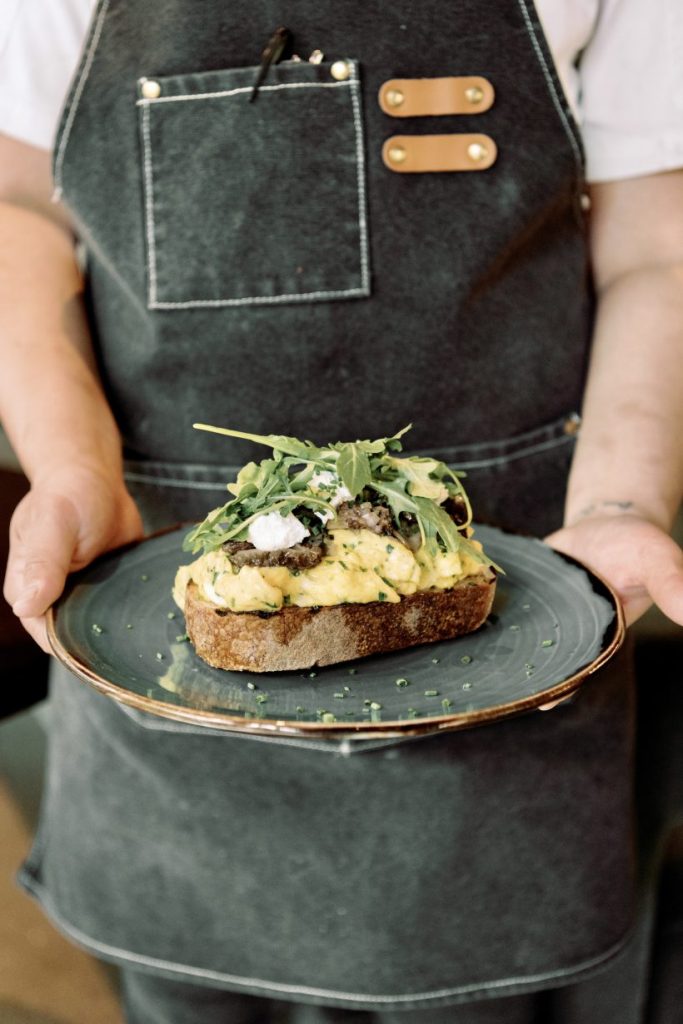 Scrambled Egg and Mushroom Toast_high protein vegetarian meals