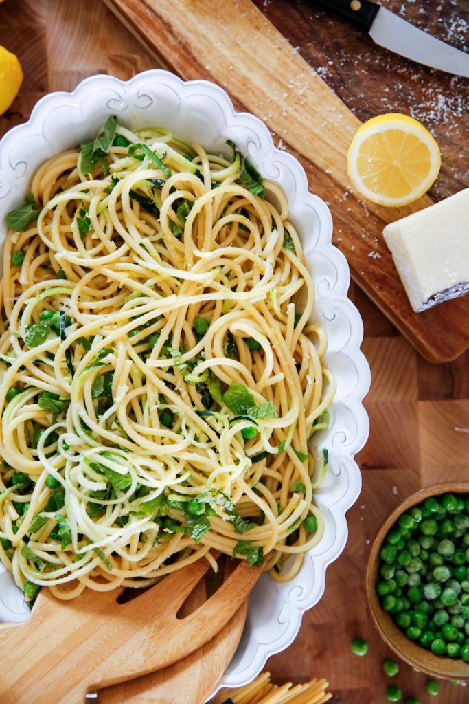 Lemon pasta carbonara with peas and zucchini