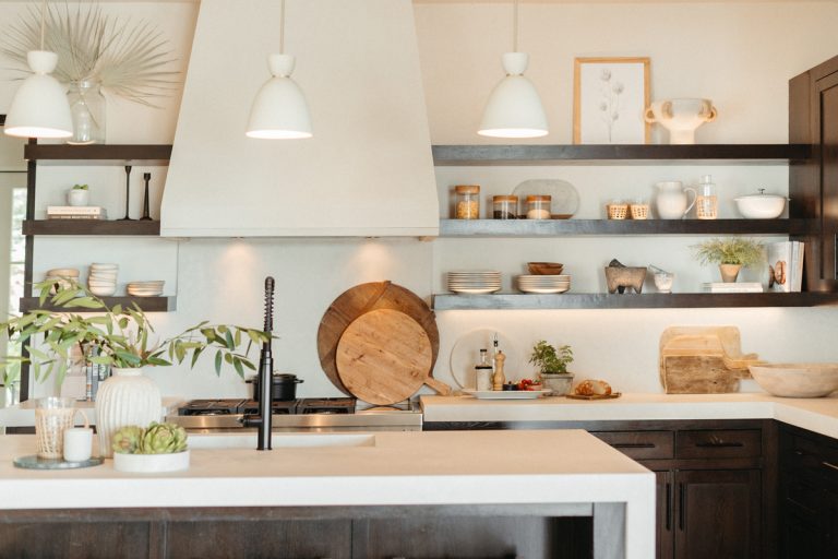 12 Waterfall Kitchen area Island Concepts for a Streamlined Fashionable Glimpse