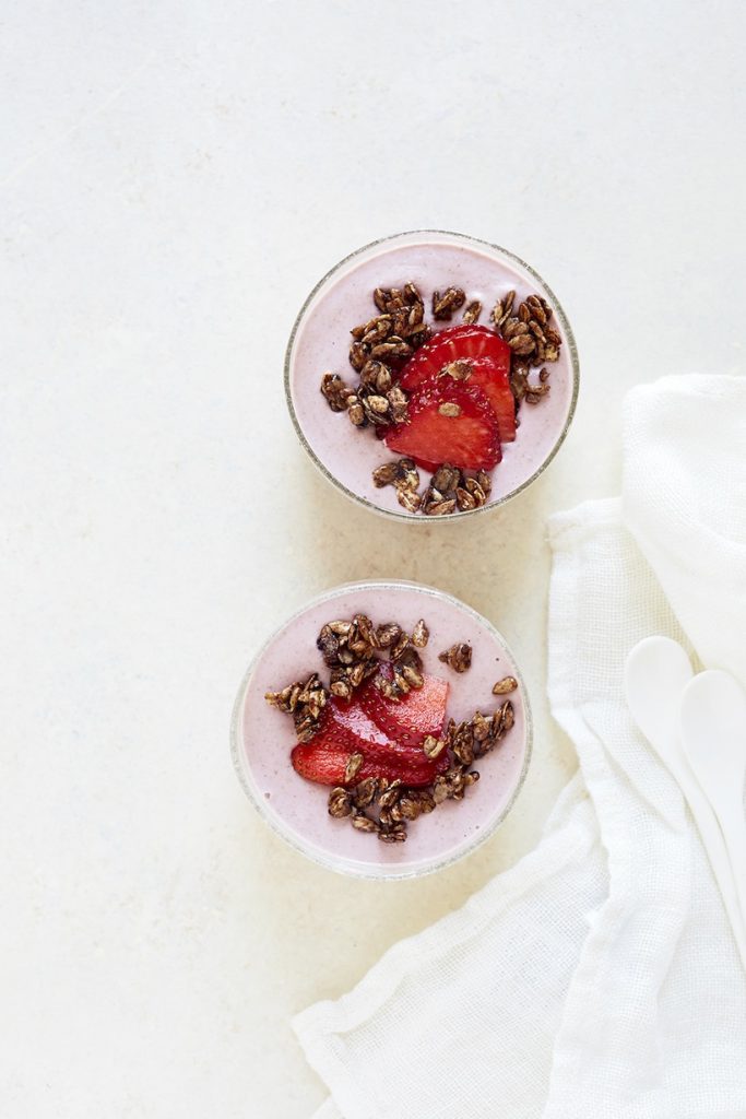 strawberry buckwheat porridge with cocoa crumbles_healthy breakfast ideas