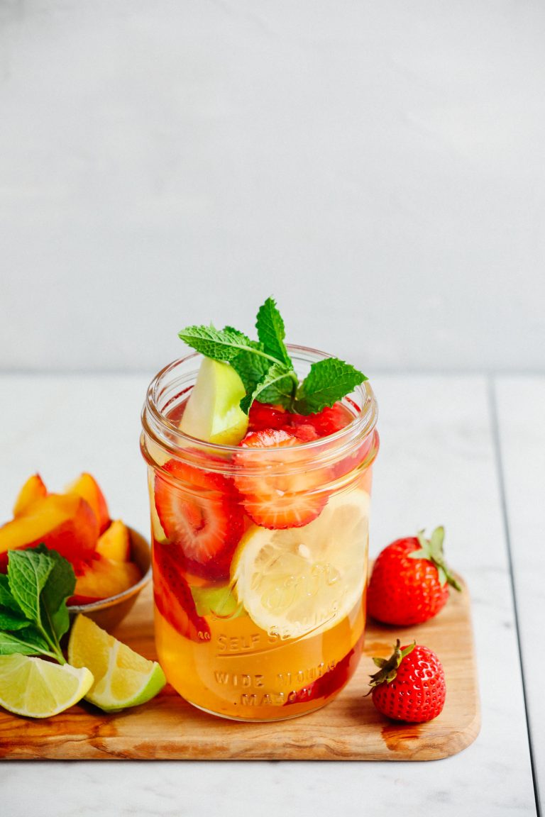 easy traditional white sangria