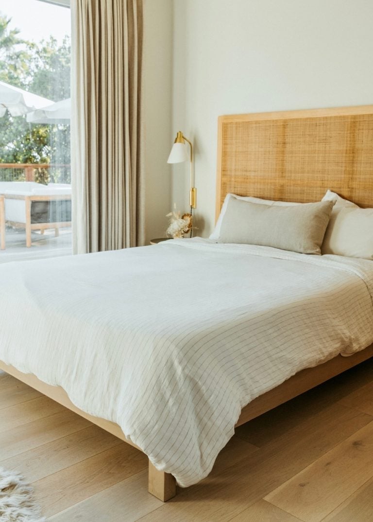 Neutral, modern bedroom.