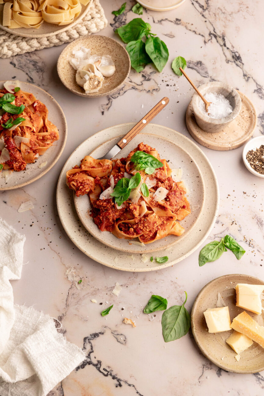 Bolonhesa vegana de tofu e cogumelos
