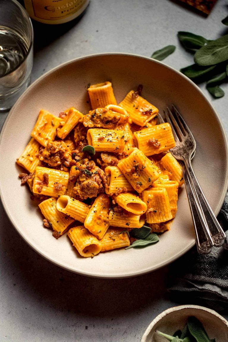 Macarrão Cremoso de Abóbora com Salsicha em Pratos e Acompanhamentos