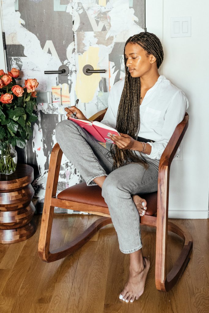 This Adorable “Book Nook” Is the Perfect Bibliophile Aesthetic DIY