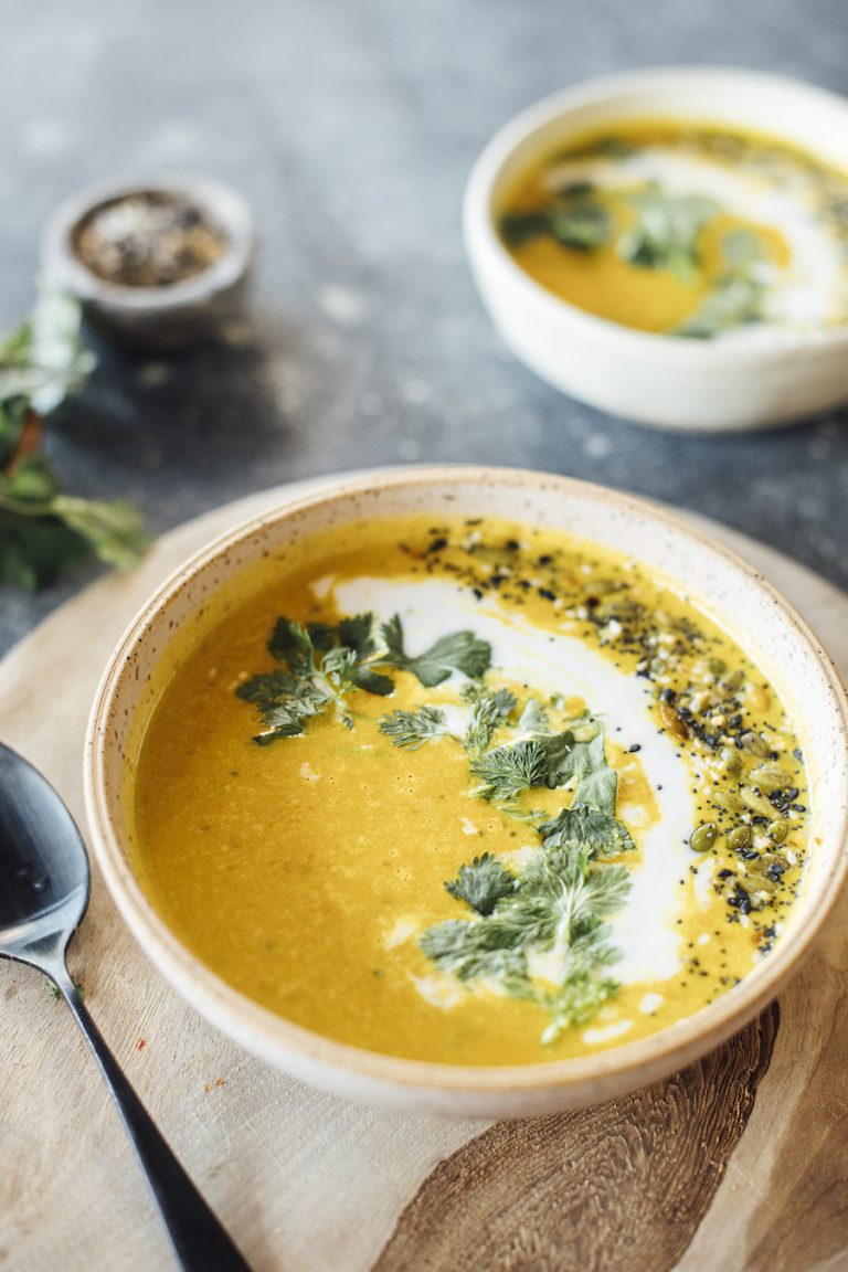 “Creamy” vegan pumpkin soup with ginger and coconut milk